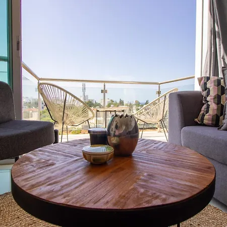 Апартаменты Seafront Stylish Apt, *