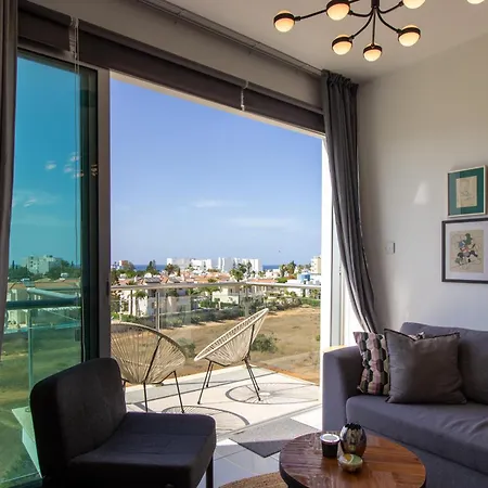 Seafront Stylish Apt, Protaras