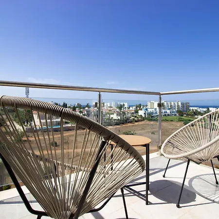 Apartment Seafront Stylish Apt,