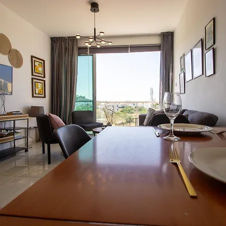 Seafront Stylish Apt, Protaras