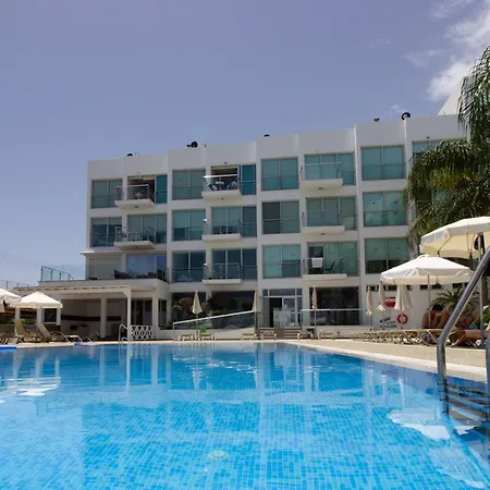 Seafront Stylish Apt, Protaras