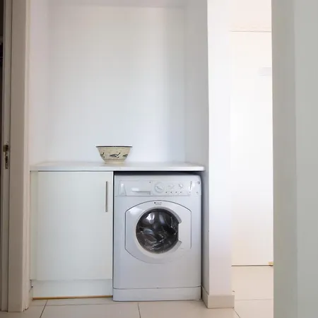 Seafront Stylish Apt, Апартаменты *