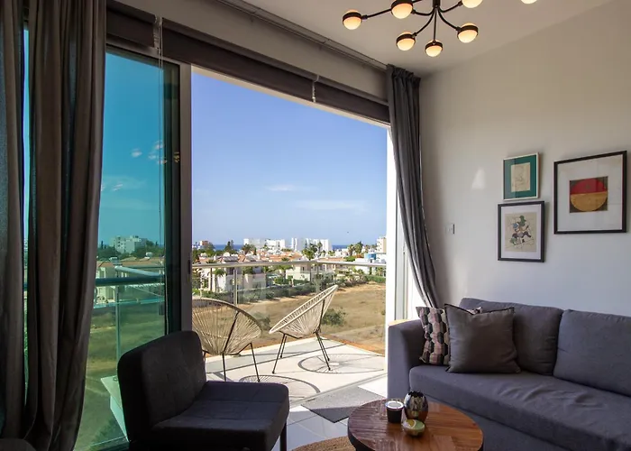 Seafront Stylish Apt, פרוטאראס