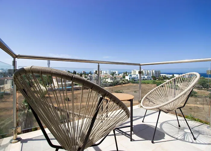 דירה Seafront Stylish Apt,