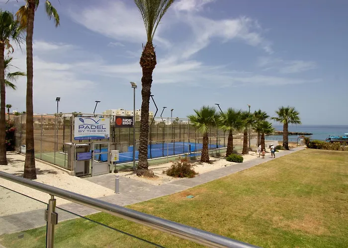 Seafront Stylish Apt, פרוטאראס