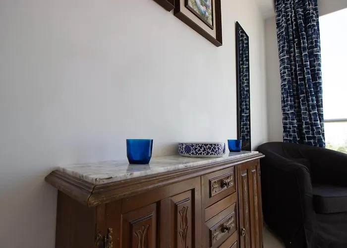 Seafront Stylish Apt, דירה פרוטאראס