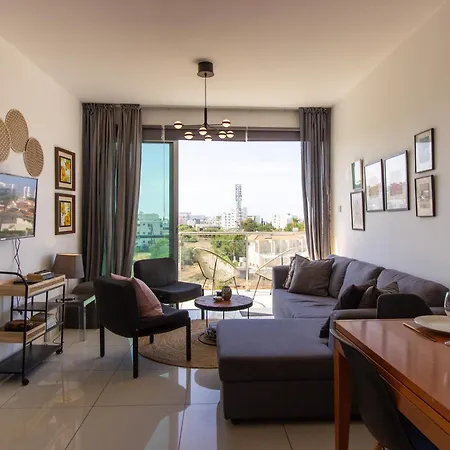 Seafront Stylish Apt, *