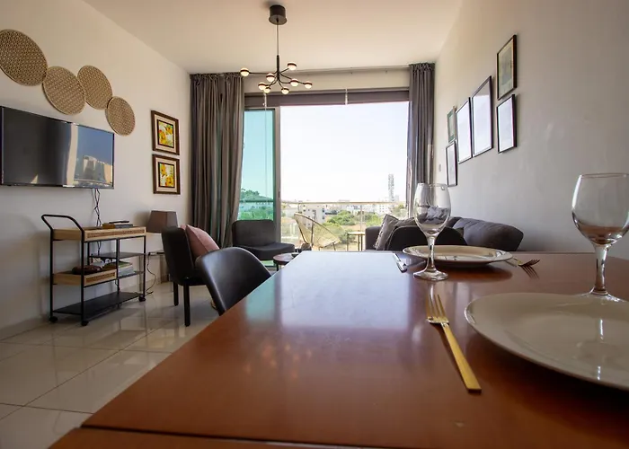 Seafront Stylish Apt, Protaras