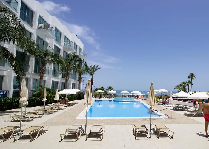 Seafront Stylish Apt, *