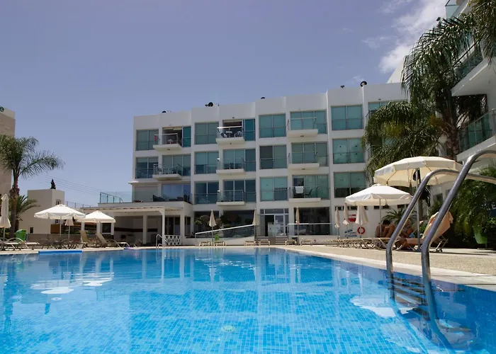Seafront Stylish Apt, Protaras